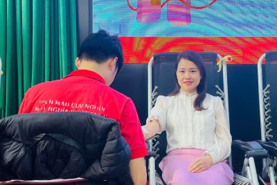 Các cô giáo trường mầm non Lam Hạ cùng nhau tham gia “Ngày hội Hiến máu tình nguyện”