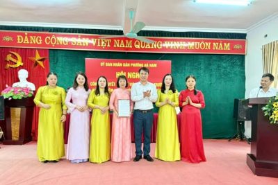 UBND phường Hà Nam công bố QĐ sáp nhập 2 trường MNQuang Trung và MN Lam Hạ lấy tên trường MN Lam Hạ