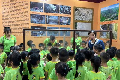 Hành trình trải nghiệm: Thăm quan viện bảo tàng – Gieo mầm tình yêu quê hương đất nước