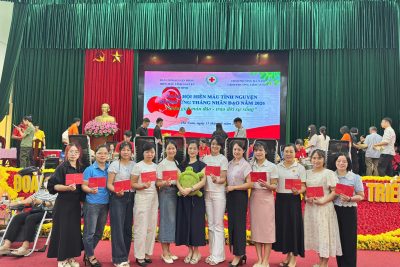 10 cô giáo trường MN Lam Hạ tham gia hiến máu nhân đạo tháng 5 -Mỗi giọt máu cho đi- Một cuộc đời ở lại
